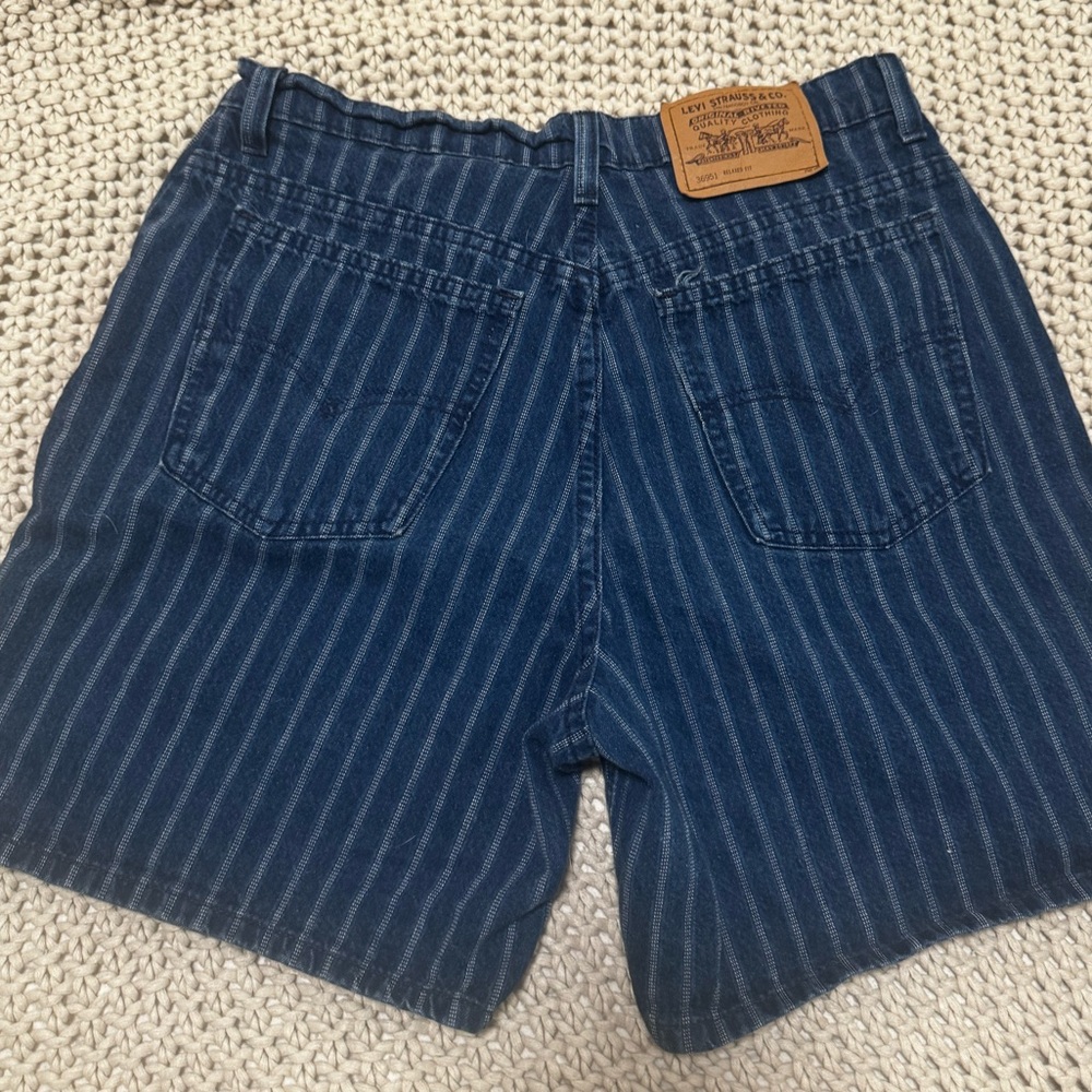 Levi’s Vintage PinStripe Blue Jean Loose Fit Size 12 Shorts - Picture 6 of 8